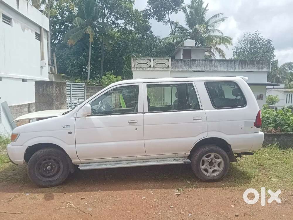 Chevrolet Tavera Neo Ls 10-seater 2013