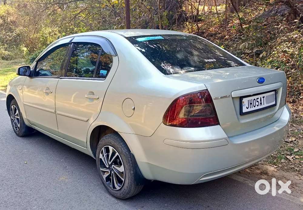 2013 Ford Classic Well Maintained