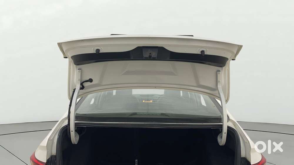 Skoda Slavia Style 1.0l Tsi Mt, 2022, Petrol