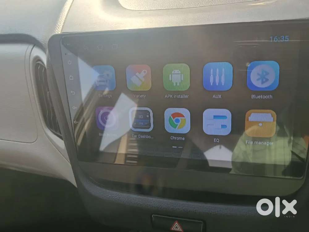 इस गाड़ी में Lcd और Back Camera लगा हुआ है और बढ़िया स्थिति में है