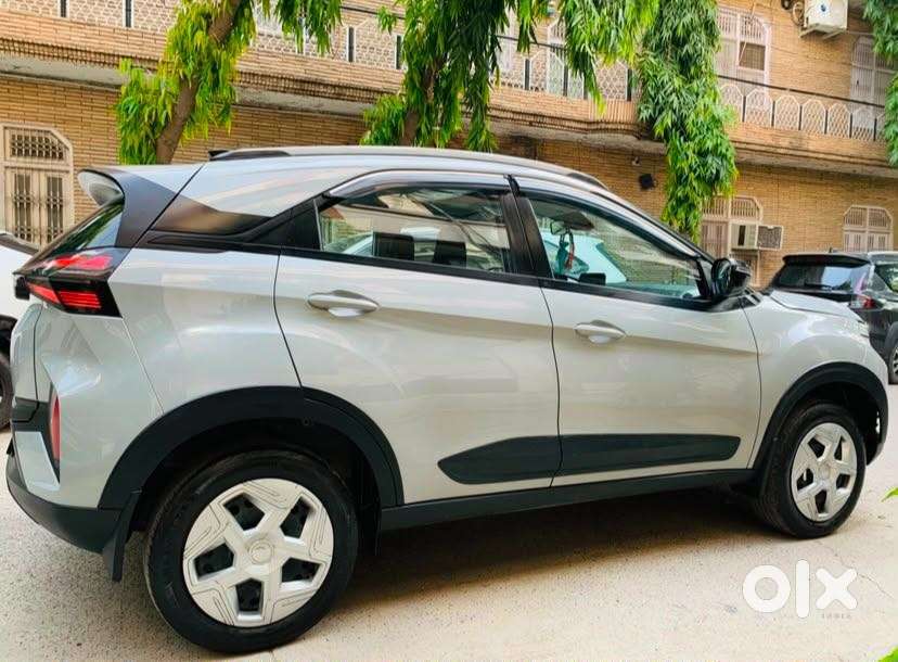 Tata Nexon Pure 1.2 S Revotron Petrol 6 Mt, 2025, Cng & Hybrids