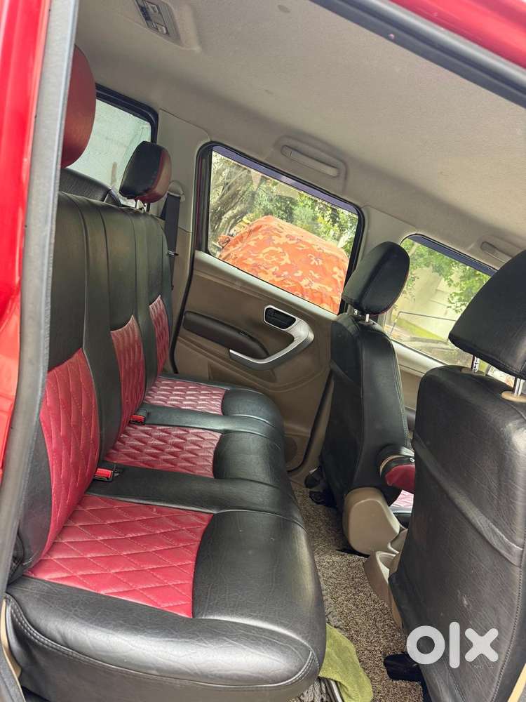 Mahindra Tuv 300 Mhawk100 T8 Dual Tone, 2016, Diesel