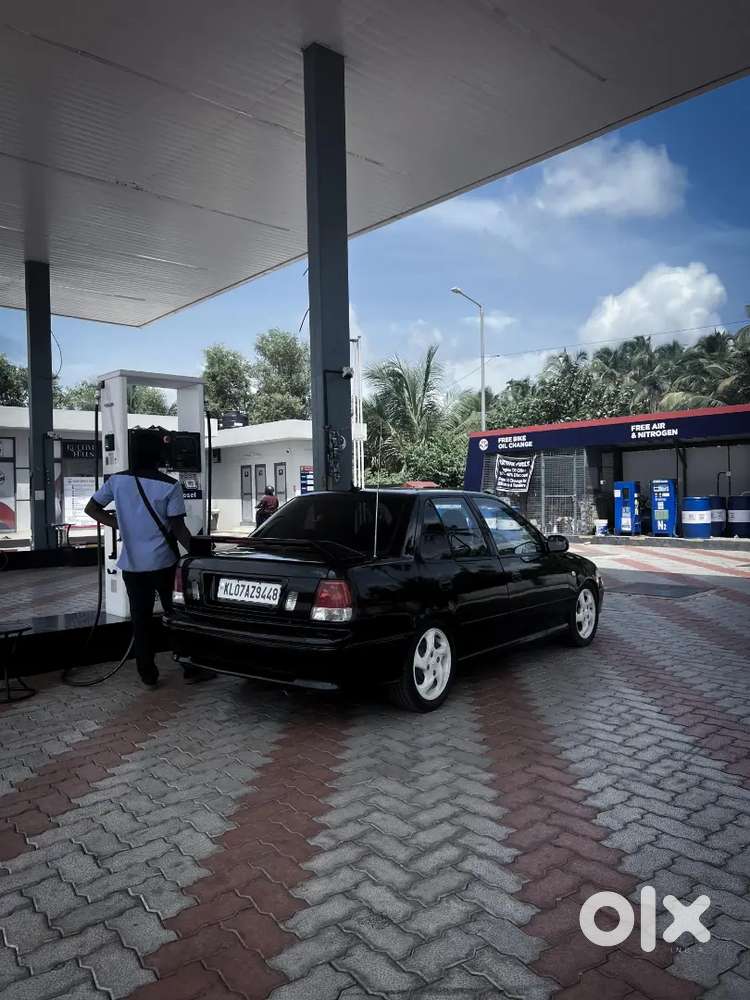 Maruti Suzuki Esteem Vxi 2005