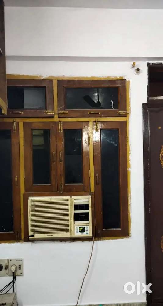 SINGLE SEMI FURNISHED  AIR CONDITIONED ROOM