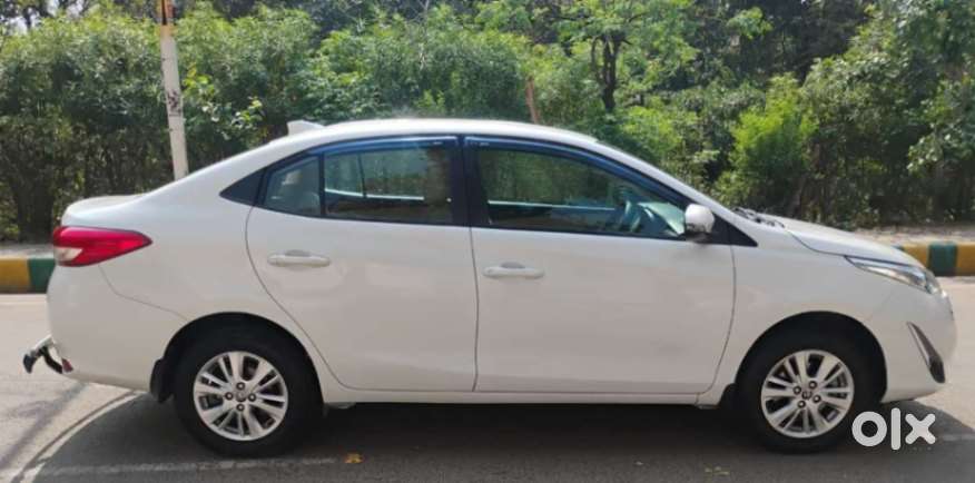 Toyota Yaris V Cvt, 2019, Petrol