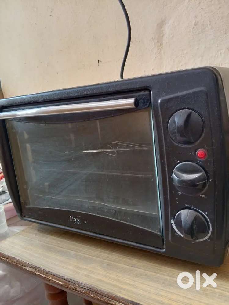 Prestige oven, roti maker and juicer (price for all 3 items)