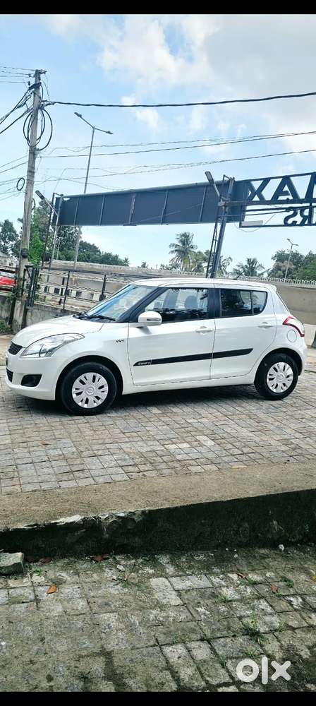Maruti Suzuki Swift Vxi + Manual, 2013, Petrol