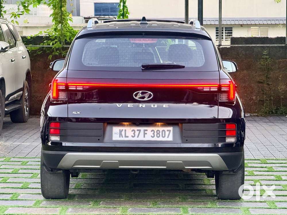Hyundai Venue Sx (o) Mt 1.5 Diesel, 2023, Diesel