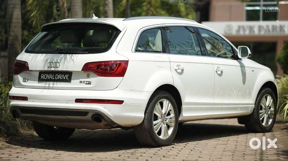 Well Maintained White Audi Q7.