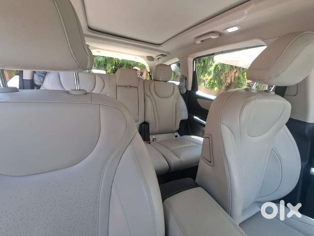 Mahindra Xuv700 Ax7 L Petrol At 7-seater  Top Variant  Excellent Con