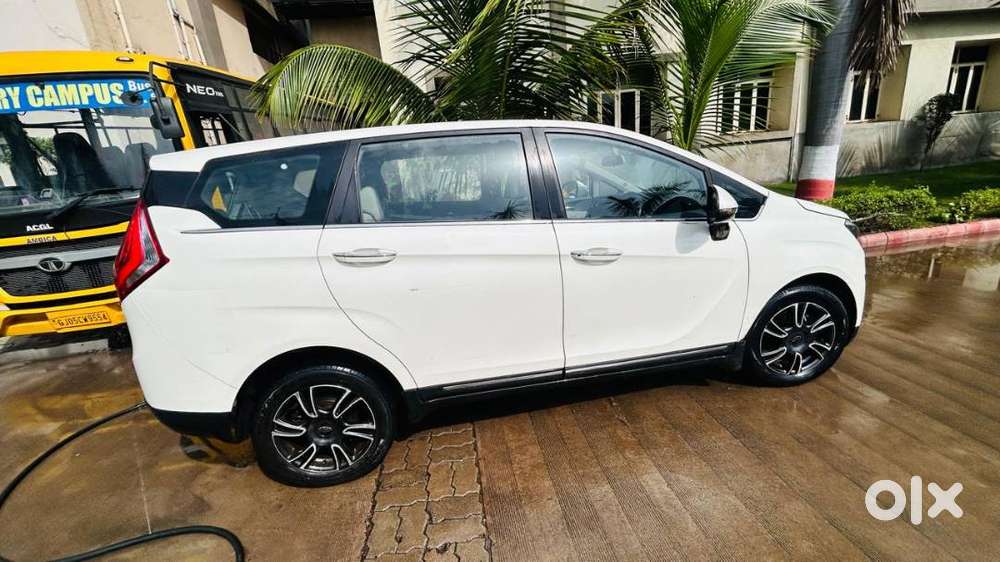 Mahindra Marazzo