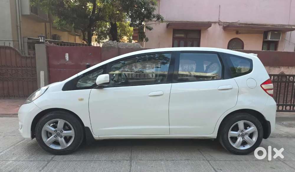 2013 Honda Jazz Vmt Top Model Petrol First Owner For Just Rs 2,85,000/