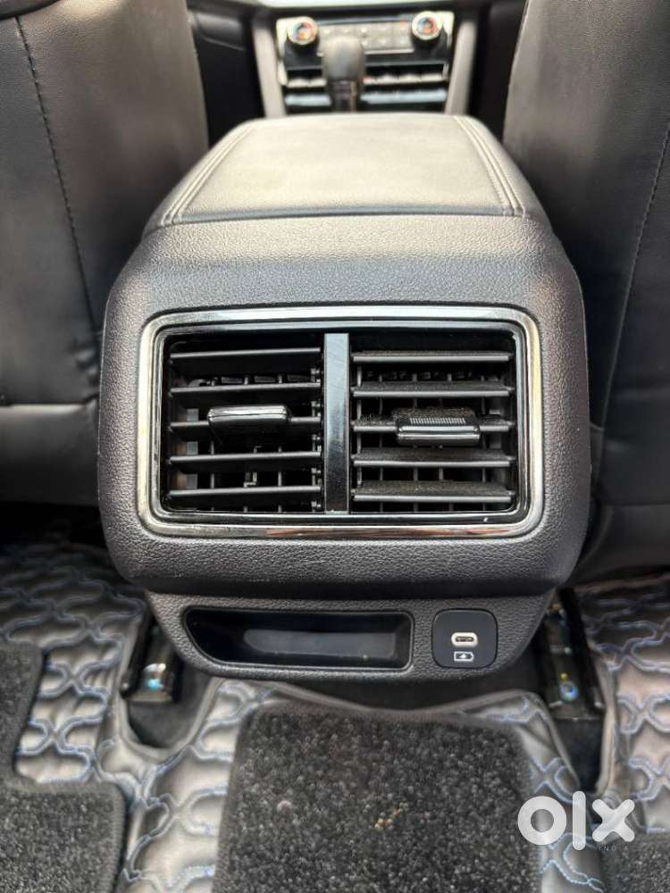 Mahindra Xuv700 2.0 Ax 7 Petrol At Luxury Pack Str, 2025, Petrol