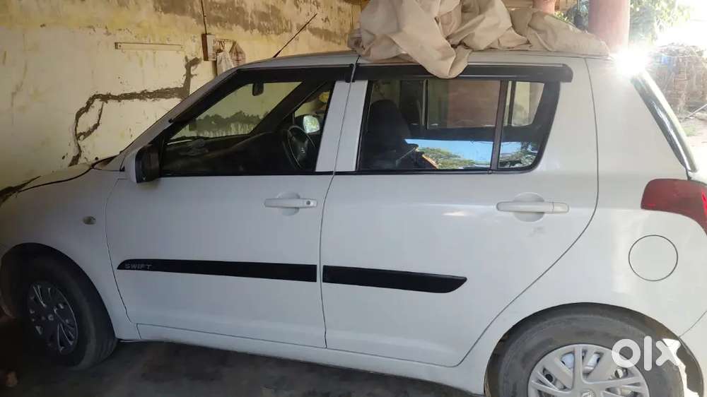 Maruti Suzuki Swift Lxi 2011