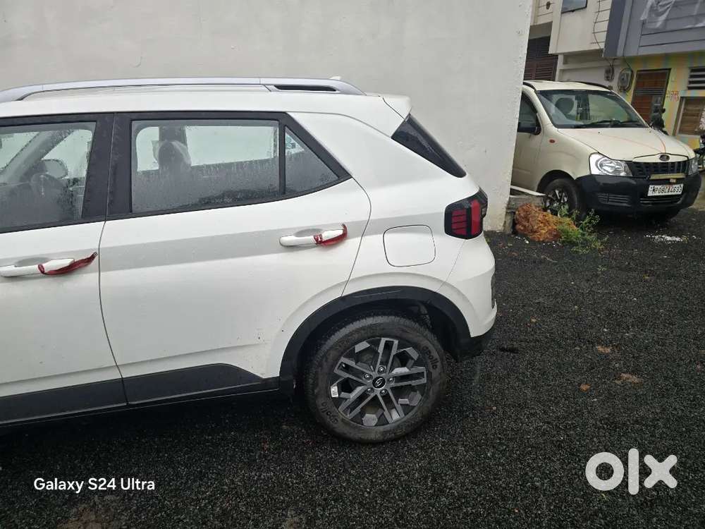 Hyundai Venue 2024 Petrol 6500 Km Driven