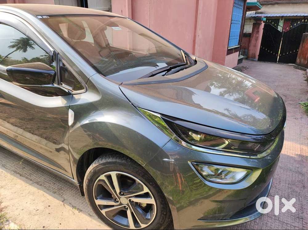 Tata Altroz Petrol With Sunroof In Good Condition