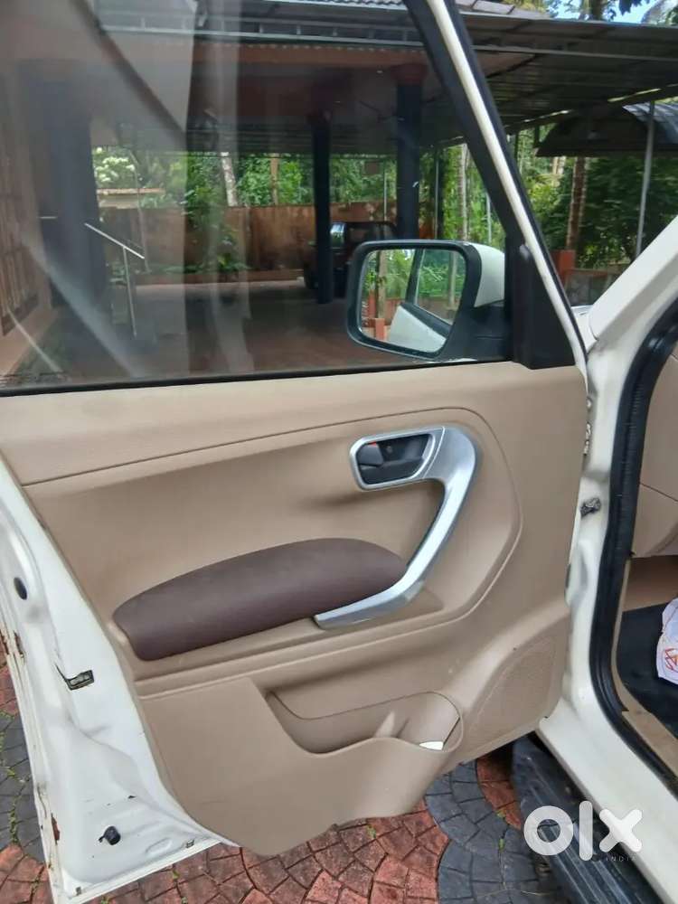 Mahindra Tuv Automatic 300 Diesel 2017