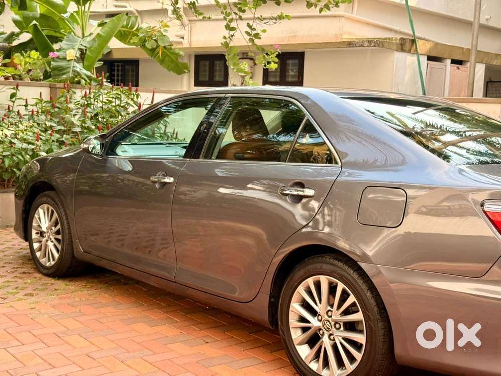 Toyota Camry 2018 Hybrid Well Maintained