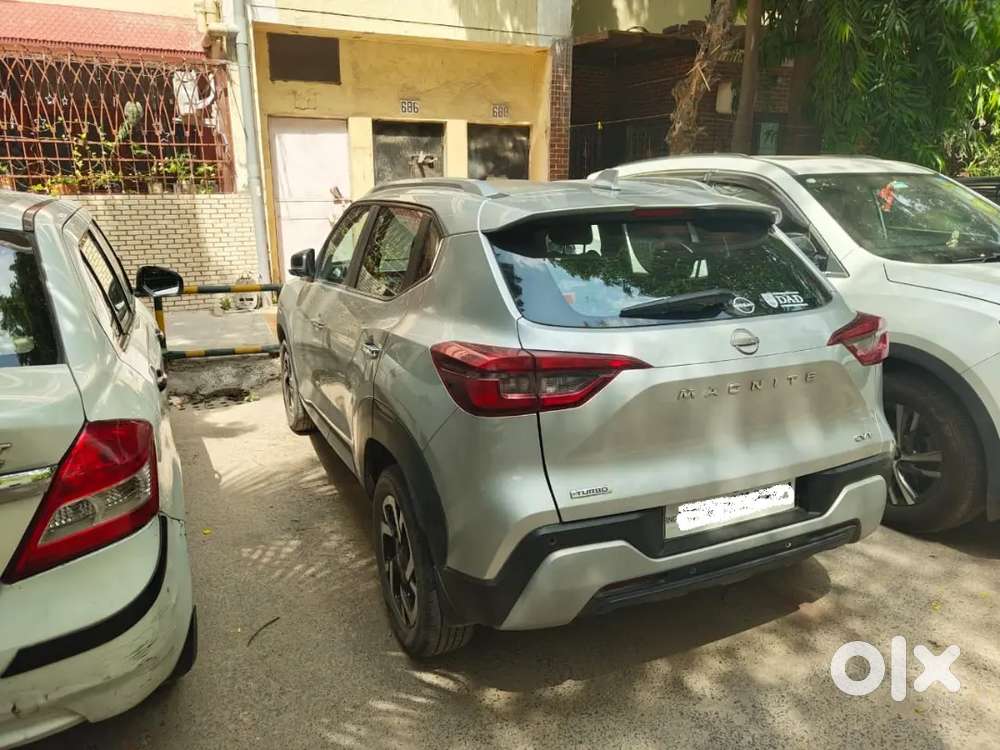 Nissan Magnite 2022 Dec Xv Premium Cvt Petrol 42000 Km Silver