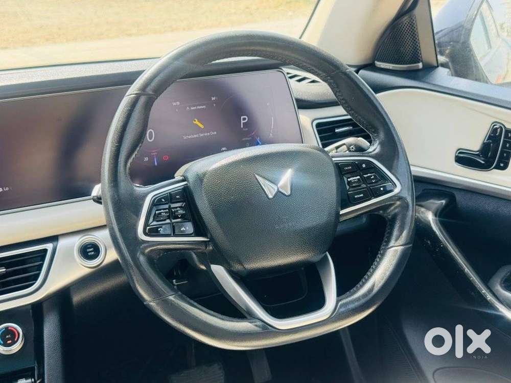 Mahindra Xuv700 2.2 Ax 7 Diesel At Luxury Pack Str Awd, 2022, Diesel