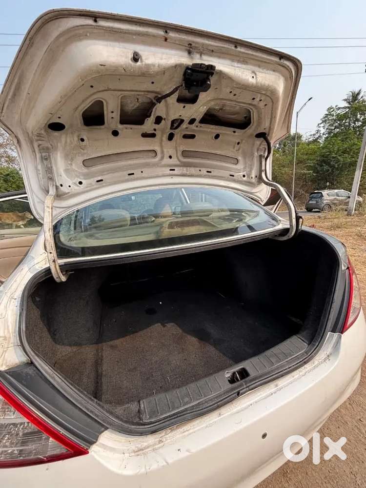 Nissan Sunny 2012 Model Top End Version