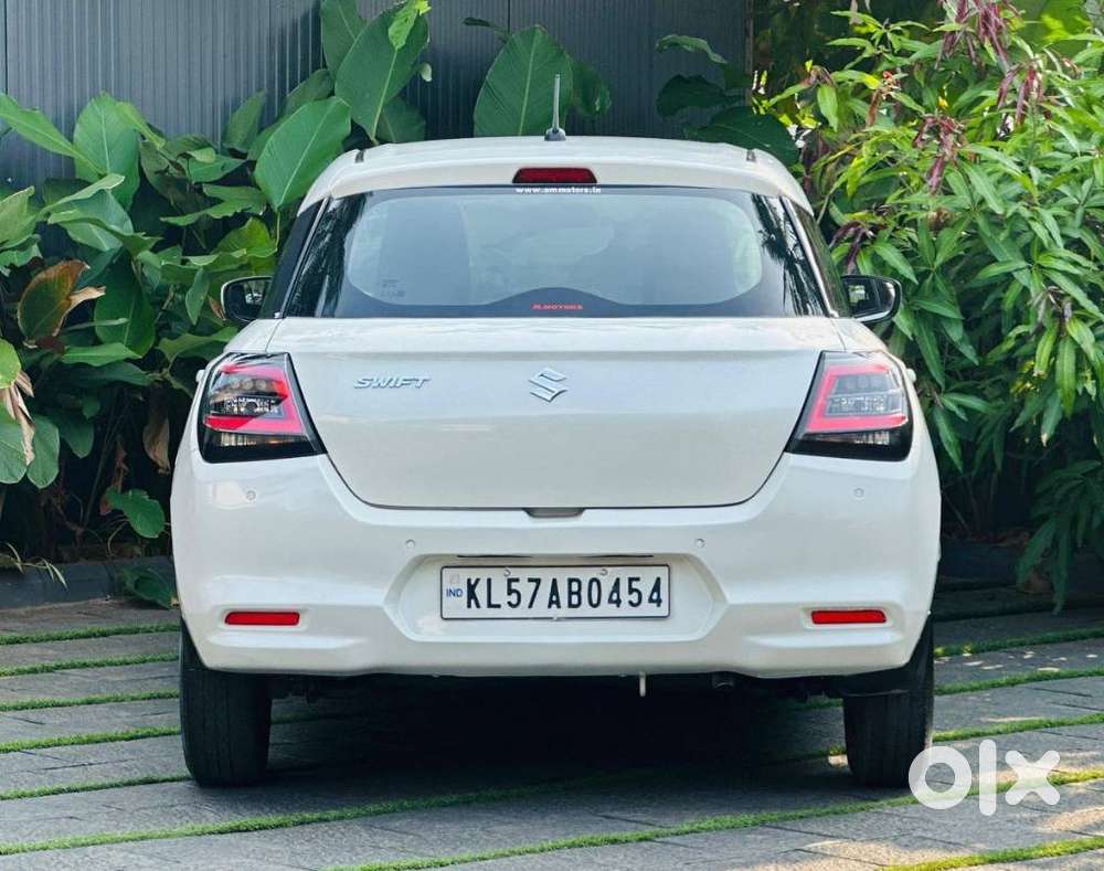 Maruti Suzuki Swift Vxi + Manual, 2024, Petrol