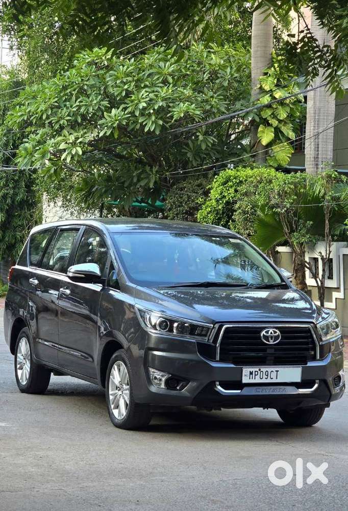Toyota Innova Crysta 2.8z Automatic, 2016