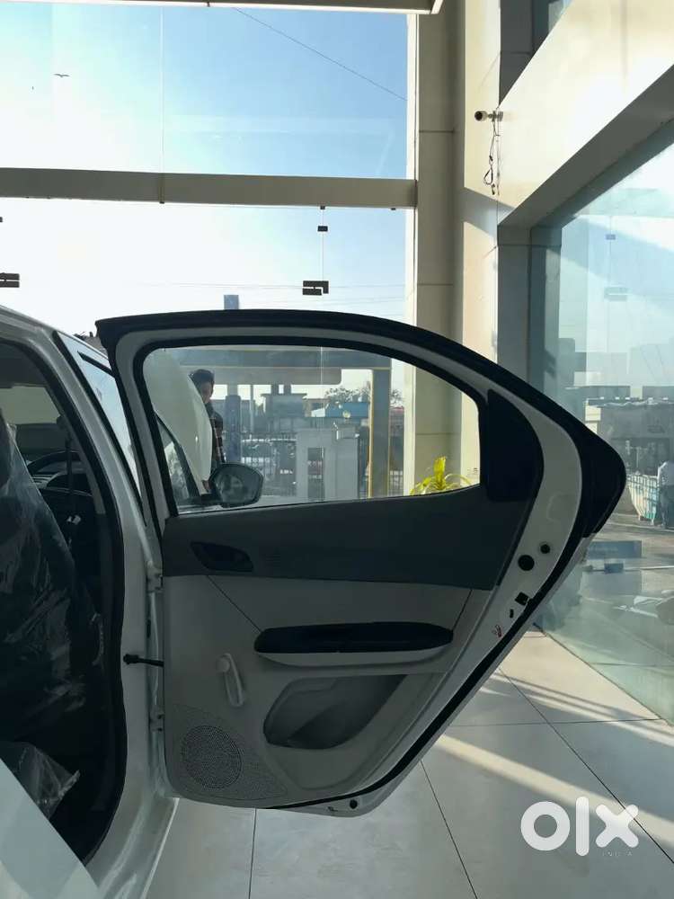 Tata Tiago Base Model 2026