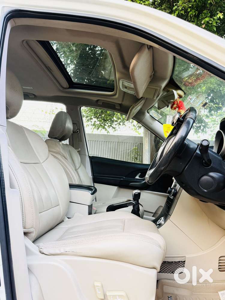 Mahindra Xuv500 2.2 W10 Sportz Edition Mt, 2017, Diesel