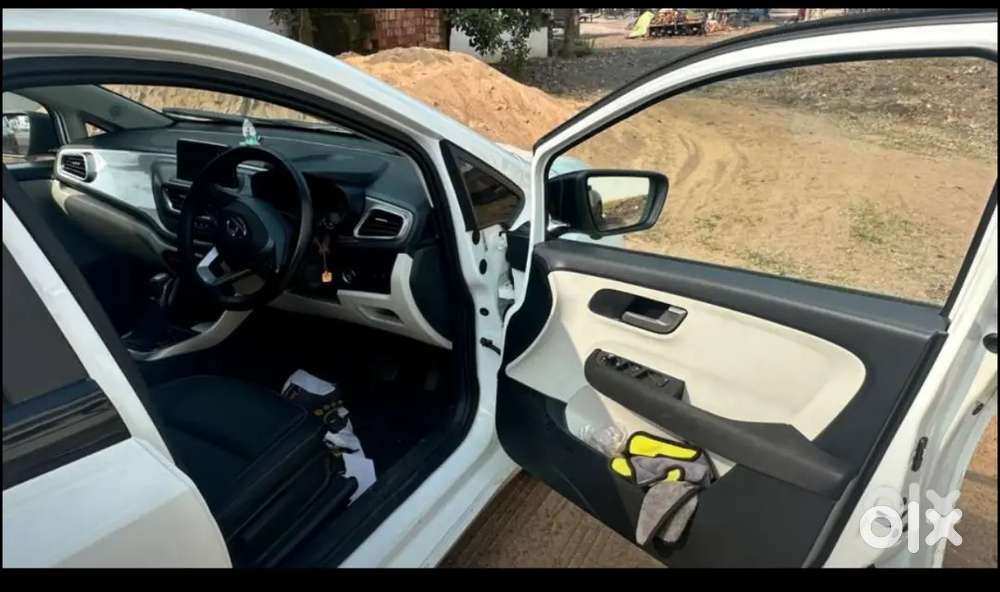 Tata Altroz 2024 Petrol Well Maintained