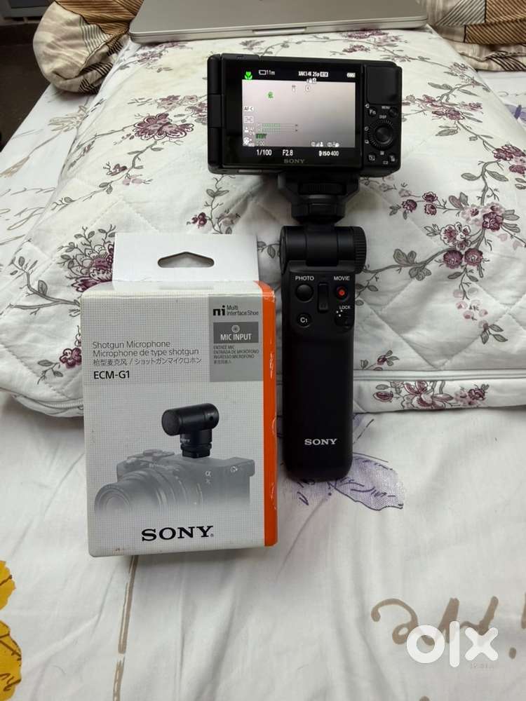 Sony ZV-1 Vlogging Camera + Bluetooth Grip + Sony Mic - Cameras