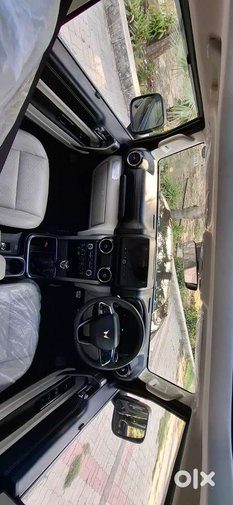 Mahindra Thar Roxx Ax7 L Diesel Mt 2wd, 2025, Diesel