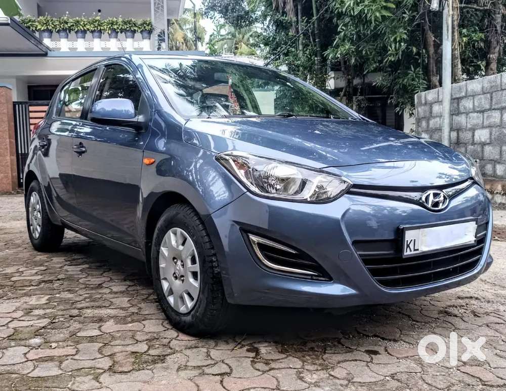 Low Km Driven Lady Used Excellent Mint Condition I20 Petrol