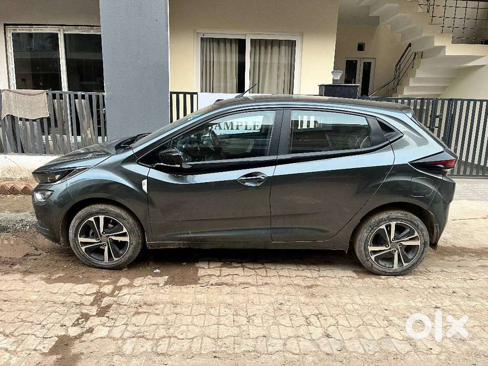 Selling My 2022 Tata Altroz Xza+ Dca – Top Model Automatic (petrol).