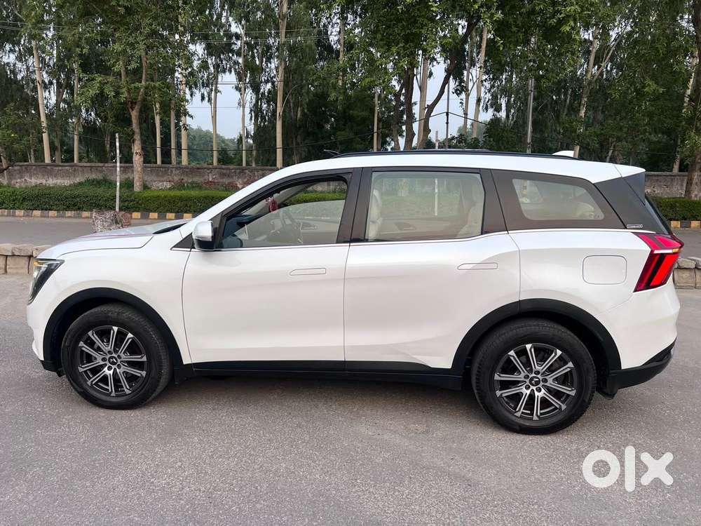 Mahindra Xuv700 2.0 Ax 7 Petrol Mt Str, 2023, Petrol
