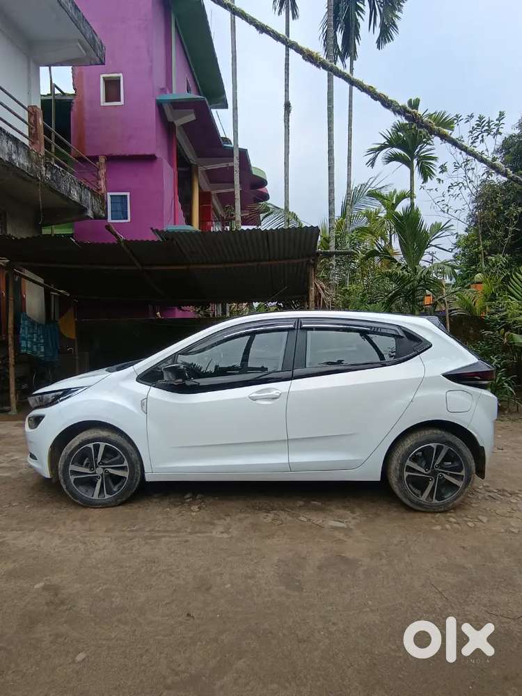 Altroz Zx Plus 1.2 Rtn Bs6 Car. Just 3 Years 6 Month Old.