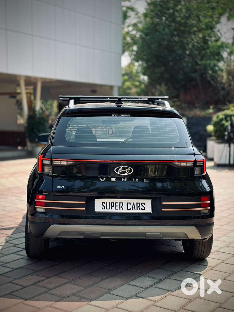 Hyundai Venue Sx Knight Edition  Mt, 2022, Petrol