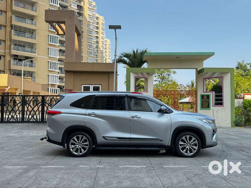 Toyota Innova Hycross 2.0 Zx Hybrid 7 Str, 2024, Cng & Hybrids