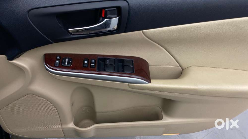 Toyota Camry [ ] 2.5 L At, 2013, Petrol