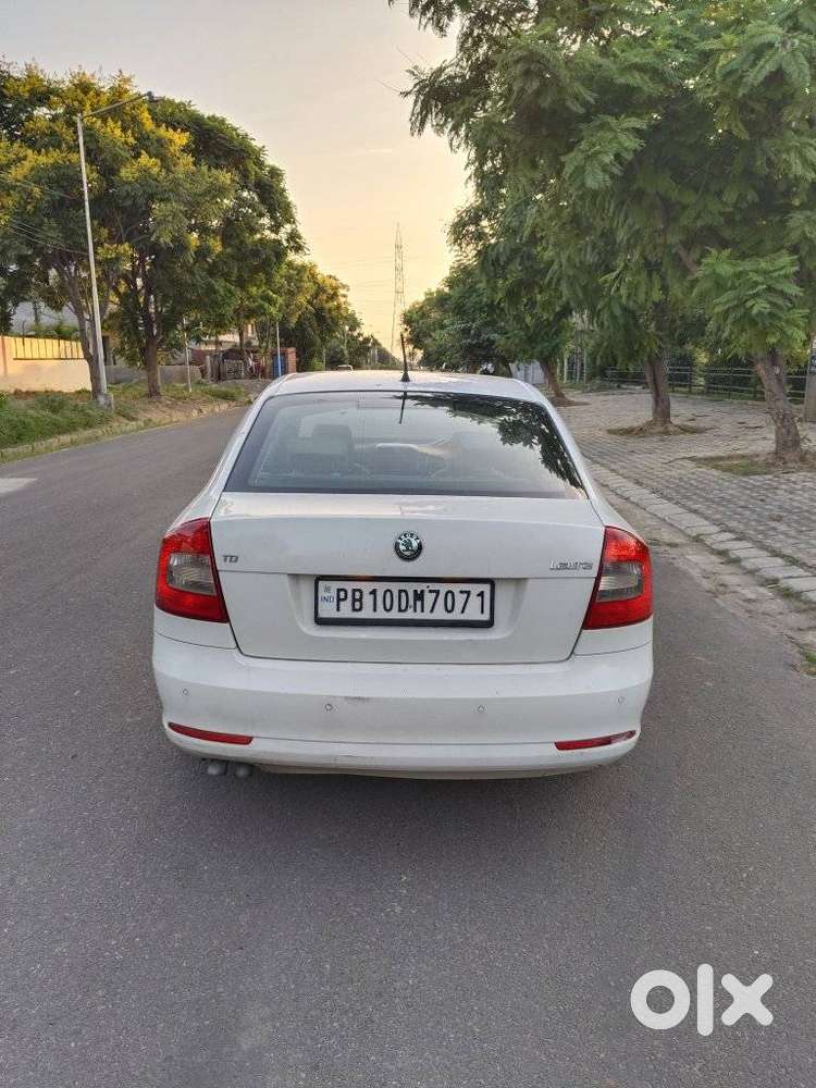 Skoda Laura Ambiente 2.0 Tdi Cr Manual, 2013, Diesel
