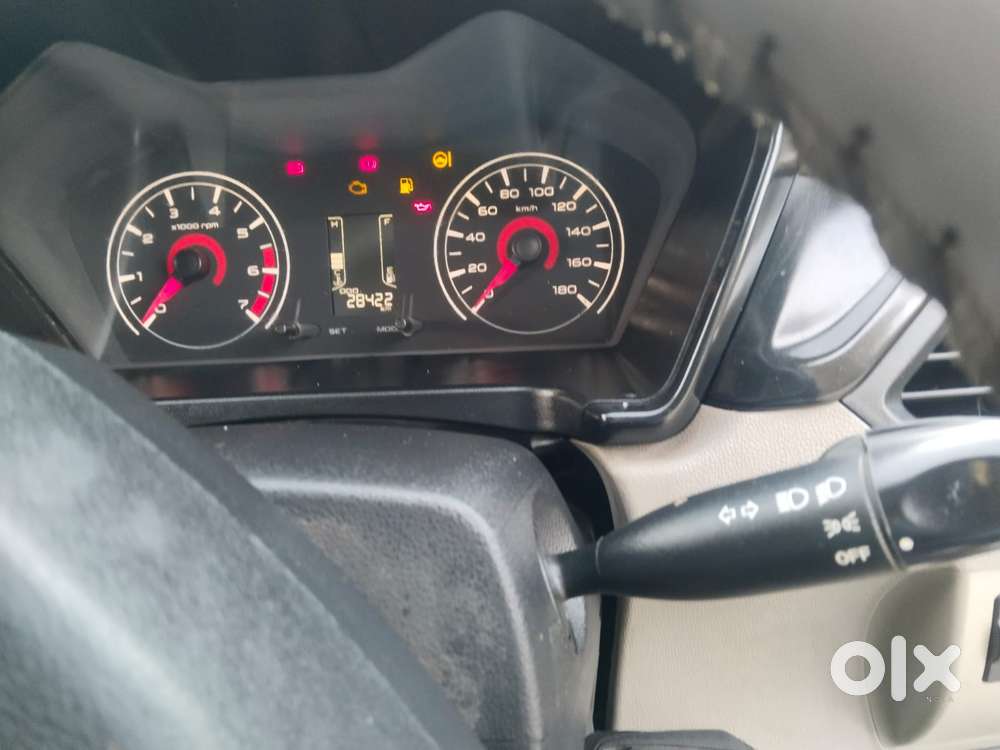 Mahindra Kuv 100 Mahindra-kuv-100-d75-k2, 2016, Petrol