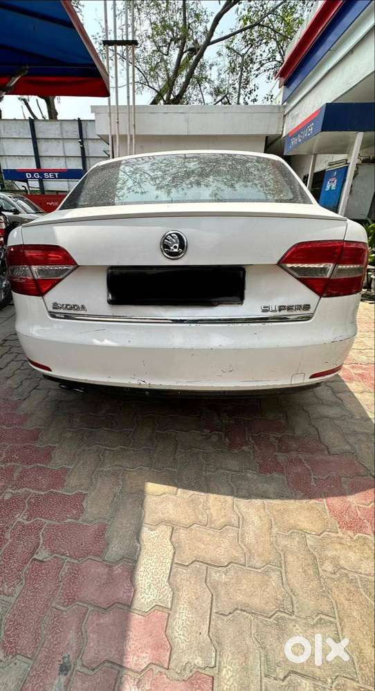 Skoda Superb 2015 Petrol 95000 Km Driven