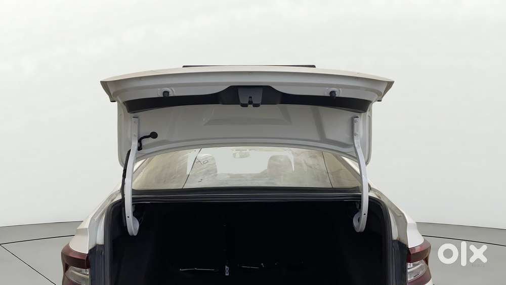 Skoda Slavia 1.0 Ambition Tsi, 2022, Petrol