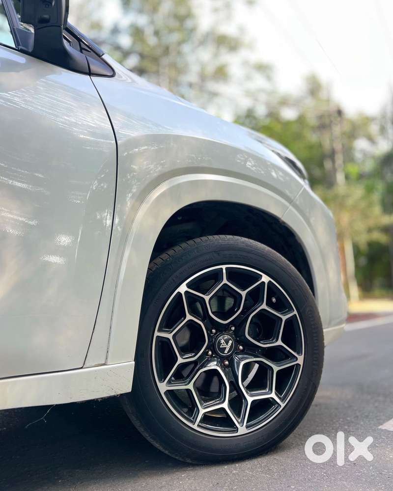 Toyota Innova Hycross 2.0 Zx (o) Hybrid 7 Str, 2025, Cng & Hybrids
