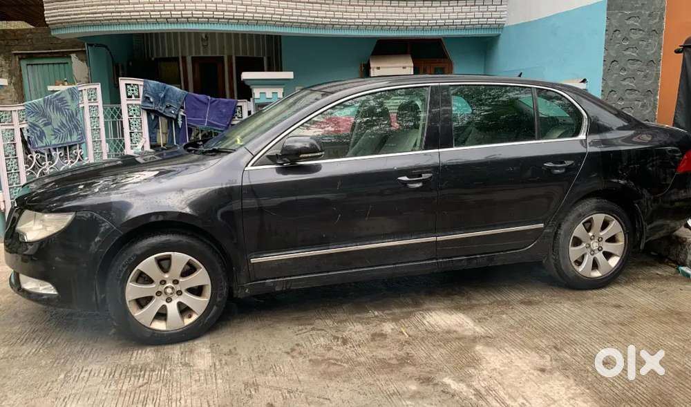 Skoda Superb 2010 Petrol 80000 Km Driven