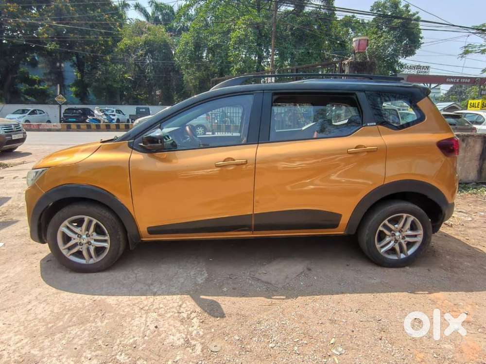 Renault Triber Rxz, 2023, Petrol