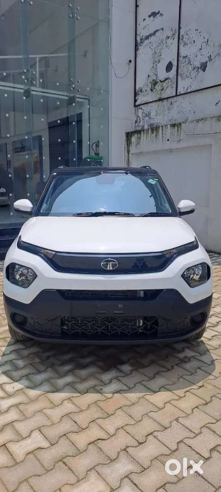 Tata Punch Adv+icng 2025 Sunroof, Cng & Hybrids 13500 Km Driven