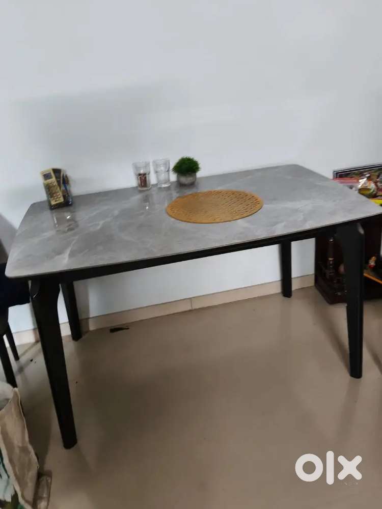 Well maintained dining table