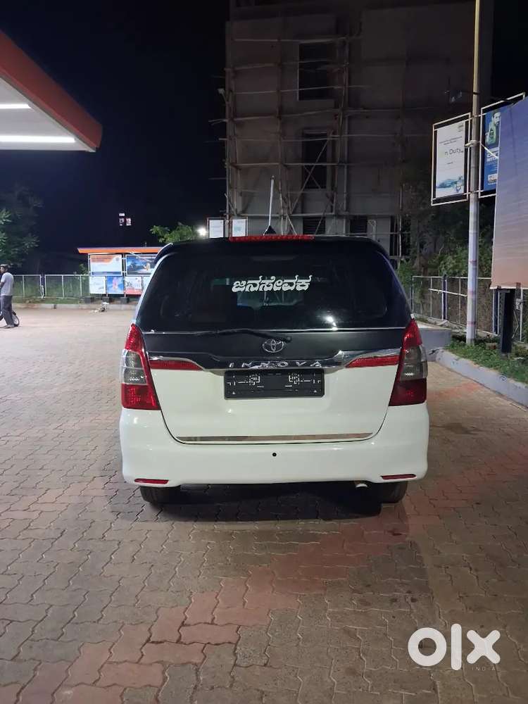 Toyota Innova 2012