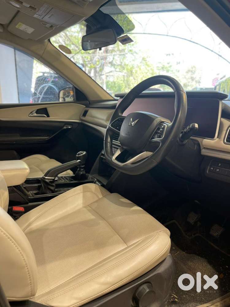 Mahindra Xuv700 2.0 Ax 7 Petrol Mt Str, 2023, Petrol